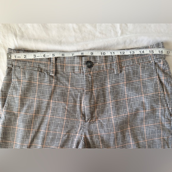 ✨ Old Navy Ultimate Slim Plaid Pants ✨ - Picture 4 of 9
